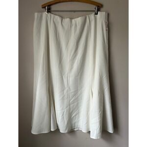 NWT  Woman Ivory White Midi Skirt Elastic Waist Pleated Flared Size 20W